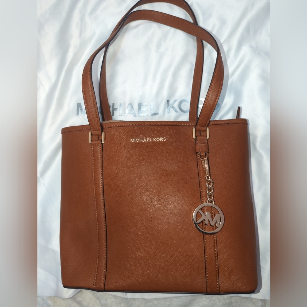 Michael Kors Leather Tote Brown Tan Gold Hardware MK Bag Charm + Large Dust Bag - Picture 1 of 3